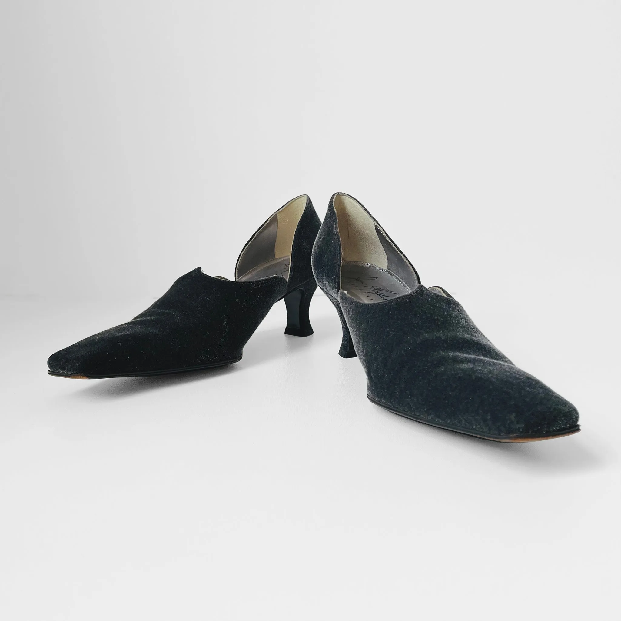 1980s Joan Helpern Charcoal Velvet Low Heel Slip-On Shoes - Sz. 8M