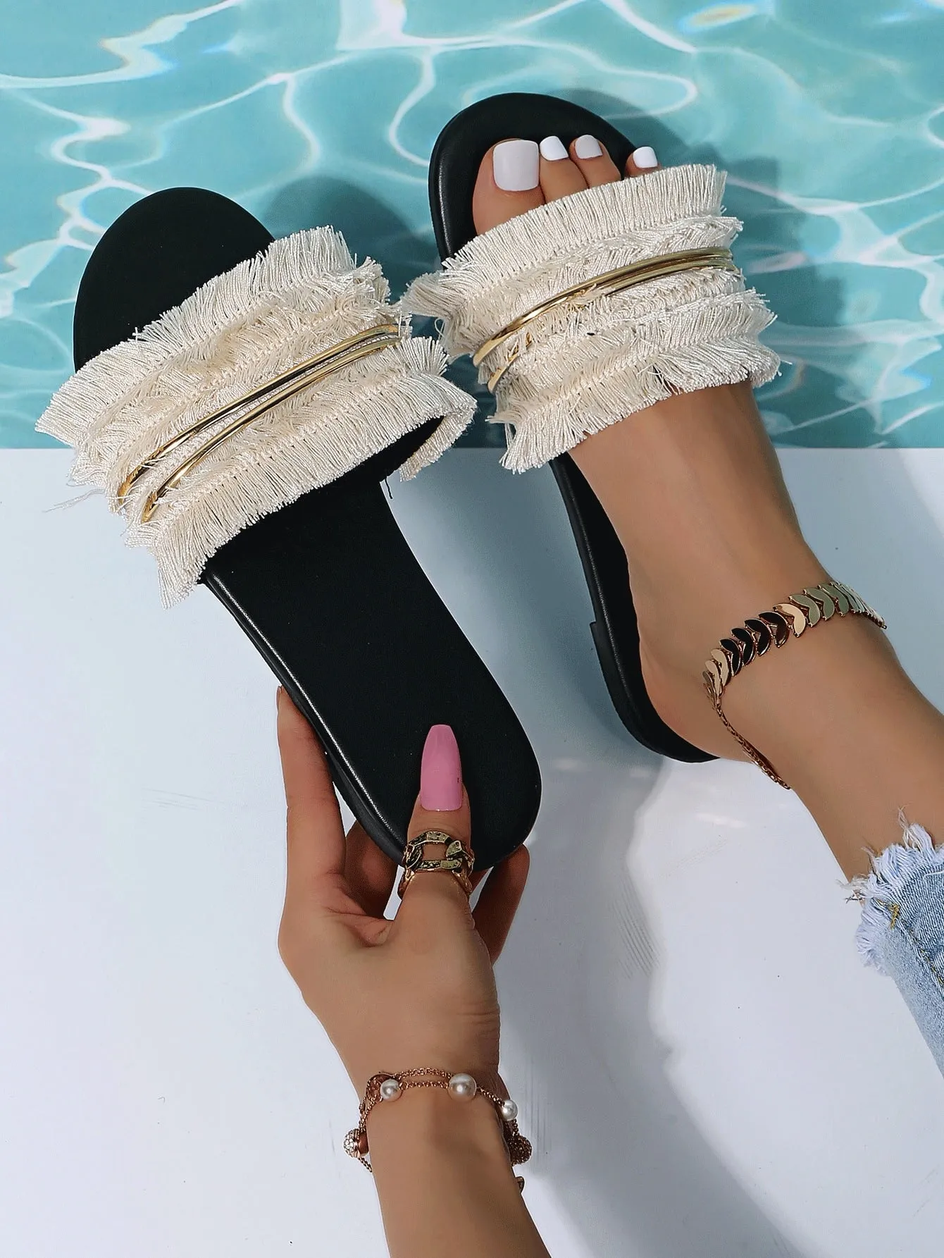 Metal Decor Fringe Design Sandals