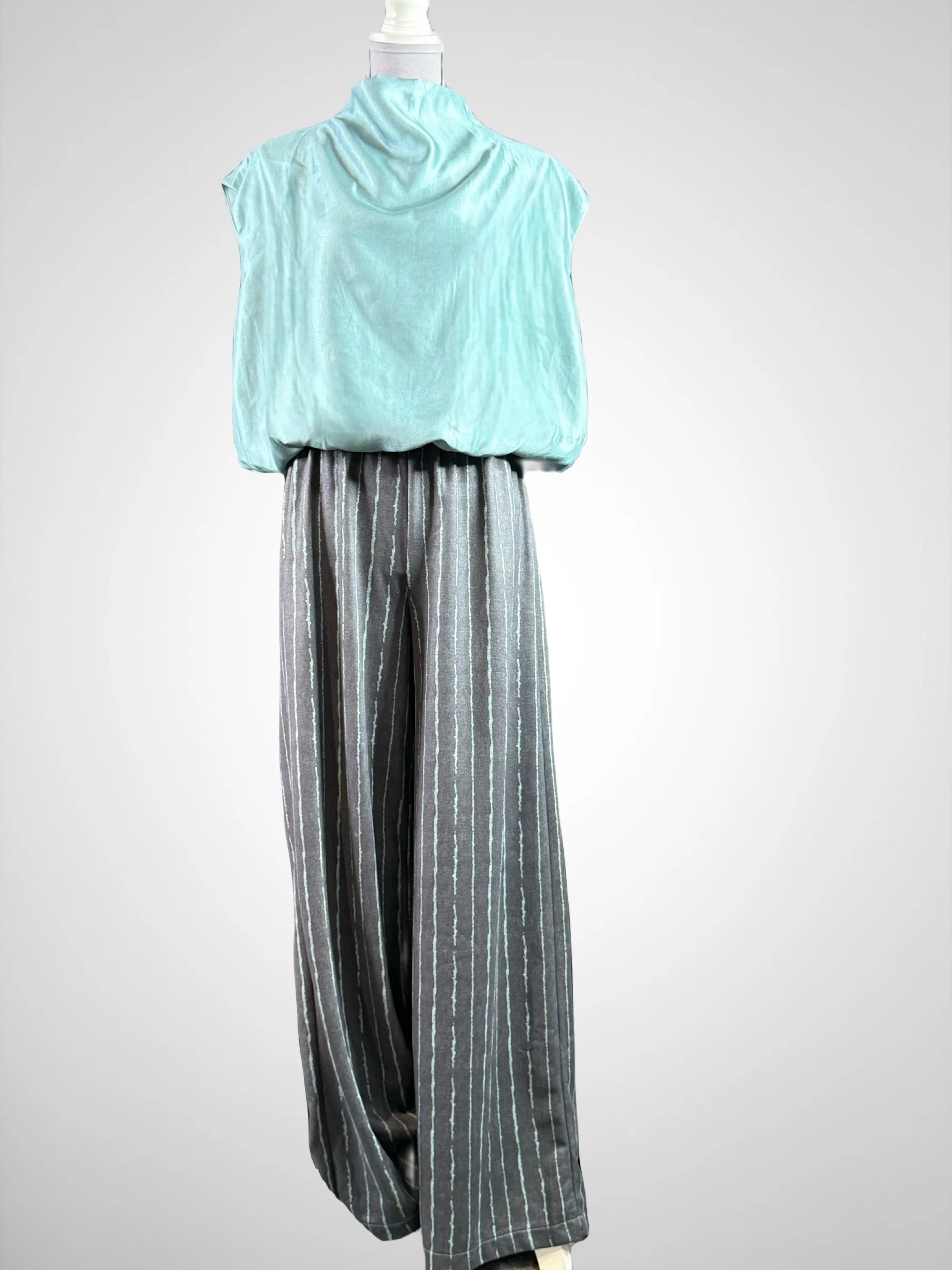 Mock Neck Sleeveless Balloon Top