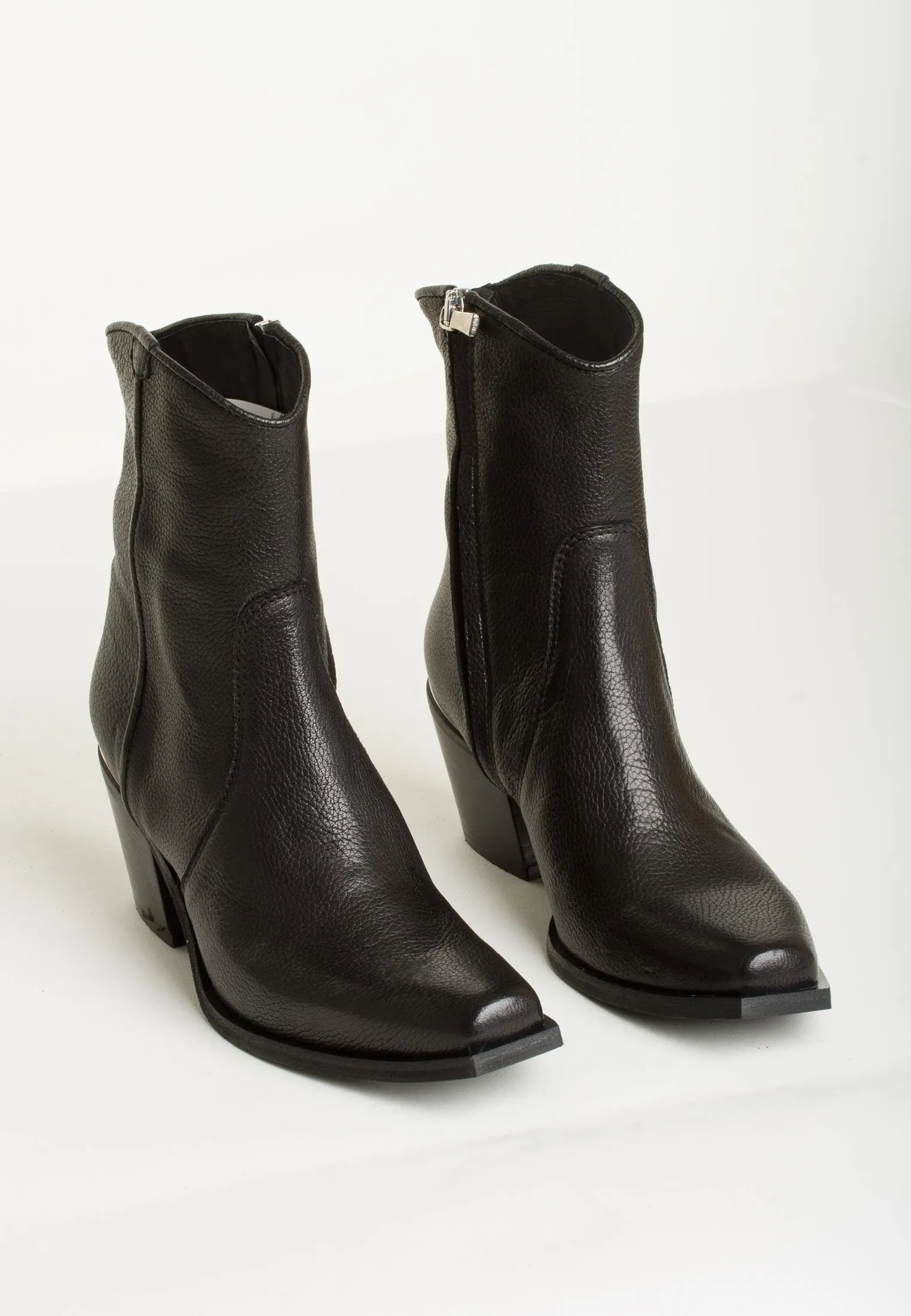 Tessa Buffalo Black